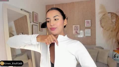 Kim  online show from March 10, 9:40 pm