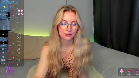 kimmy1_powell online show from February 4, 4:05 am