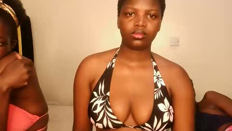 Lola online show from October 6, 2:01 pm