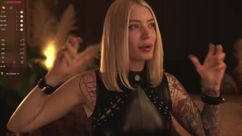 kinkylina_ online show from January 25, 11:35 am