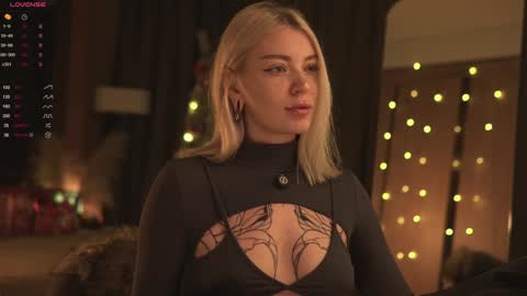 kinkylina_ online show from January 10, 11:00 am