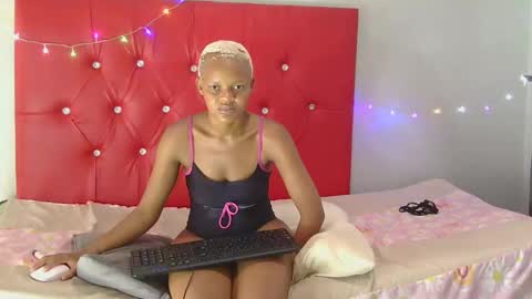 kinkyxstallion online show from April 11, 7:56 am