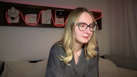 Kira Dea online show from November 15, 9:38 pm