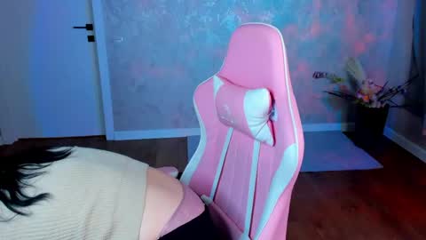 kira online show from April 13, 9:32 am