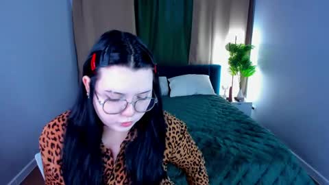 kira online show from March 25, 1:33 am