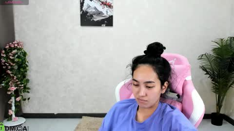 Aura online show from October 21, 2:37 am