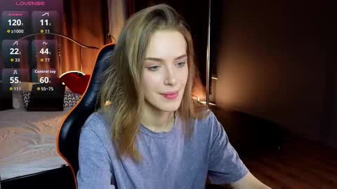 kira_noir_ online show from February 5, 3:48 pm