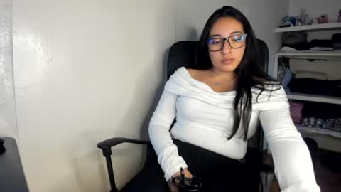 kira stormm58 online show from August 4, 9:59 am