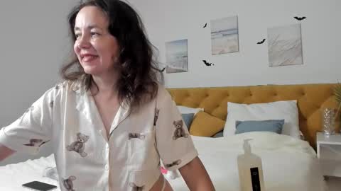 kiraadamss online show from October 28, 1:55 am