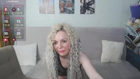 kiramartins cat online show from November 24, 2:19 pm