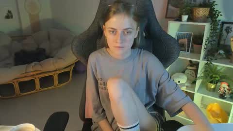 Kira online show from March 2, 2:04 pm