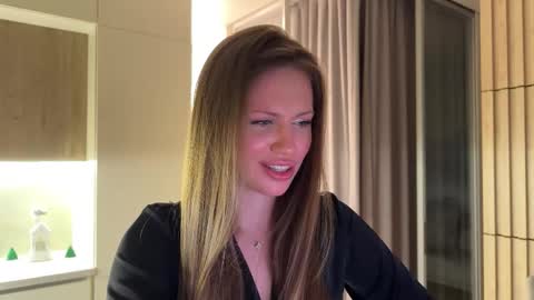 Kira online show from December 3, 4:09 pm