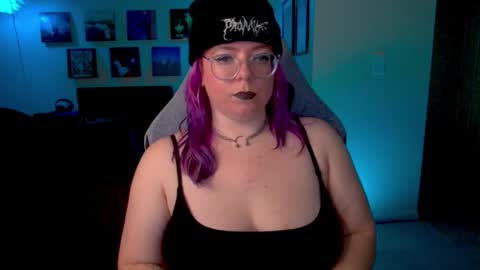 KiraSpitQueen online show from January 19, 4:30 am