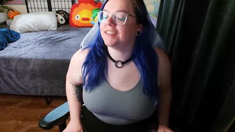 KiraSpitQueen online show from February 8, 5:51 am