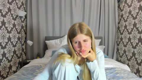 Kira online show from October 1, 6:02 pm