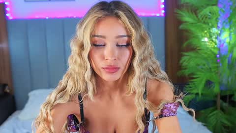 Risha online show from November 10, 2:28 am