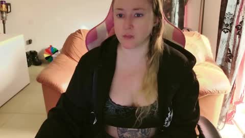 kissica online show from February 2, 9:30 am