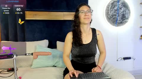 Kissing Company online show from February 9, 3:11 am