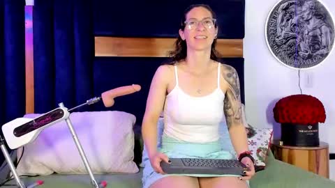 Kissing Company online show from June 3, 4:13 am