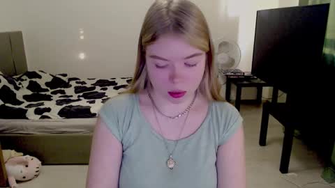 Jennyblonde and Emmabrunette online show from December 4, 11:52 am