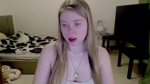 Jennyblonde and Emmabrunette online show from February 19, 9:47 pm