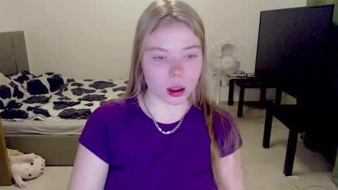 Jennyblonde and Emmabrunette online show from December 17, 4:23 am