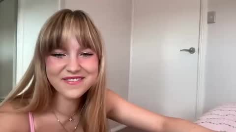 kittengirlxo online show from April 17, 4:58 am