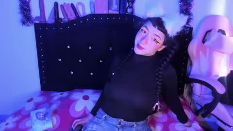 kitty__chs online show from February 8, 1:37 pm