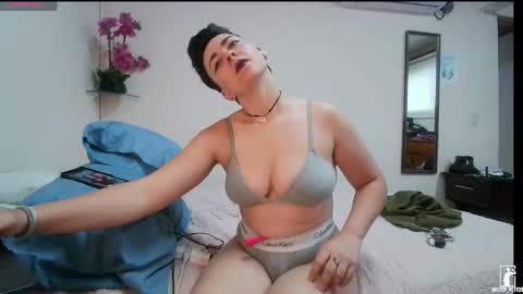 kitty_fitty29 online show from May 26, 10:09 pm