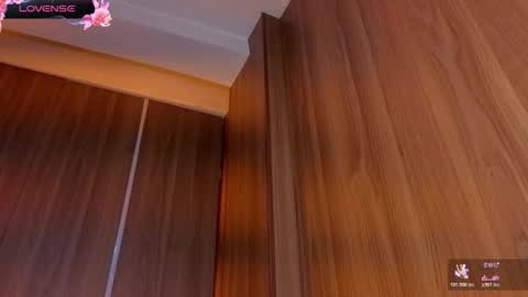 kitty_fox_b online show from February 3, 1:27 pm