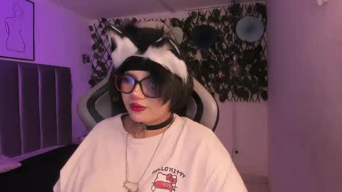 Camila online show from April 11, 7:45 am