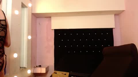 paola online show from February 19, 11:28 am