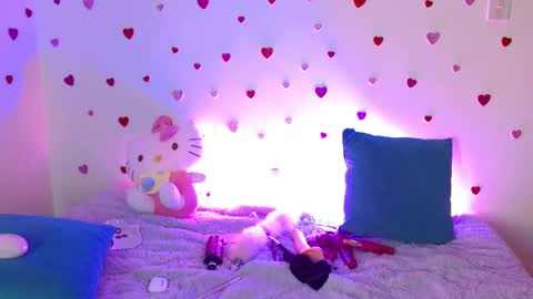 LAURA  help me reach 100likes online show from March 2, 9:19 pm