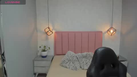  K I T T  Y  online show from October 8, 12:31 pm