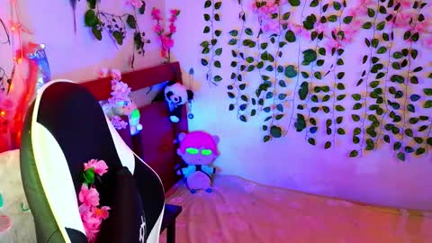 Kittyuwu  online show from October 16, 7:16 pm