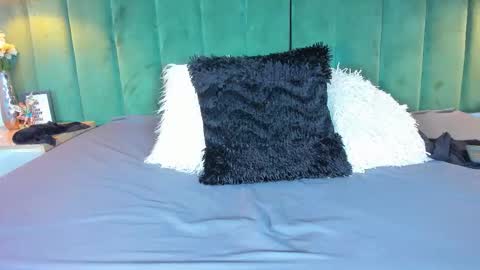 K I T T Y Y  online show from October 3, 8:47 pm