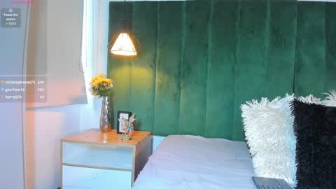 K I T T Y Y  online show from October 15, 9:17 pm