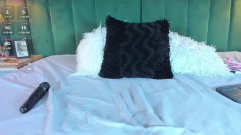 K I T T Y Y  online show from September 10, 6:19 pm