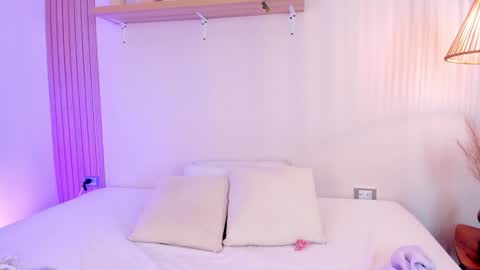   online show from February 8, 8:32 pm