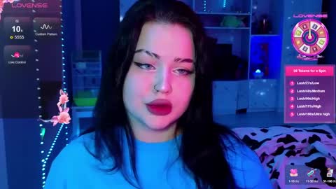 Mia online show from December 10, 8:38 pm