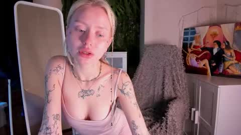 kris_grant online show from October 3, 8:41 am