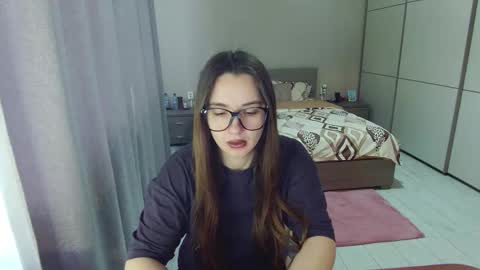 twitter    Annemarye 23 online show from March 26, 6:37 am