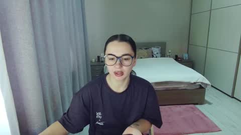 twitter    Annemarye 23 online show from March 16, 6:39 am