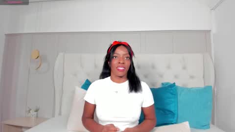 Kristen Rodriguez online show from November 16, 1:44 pm