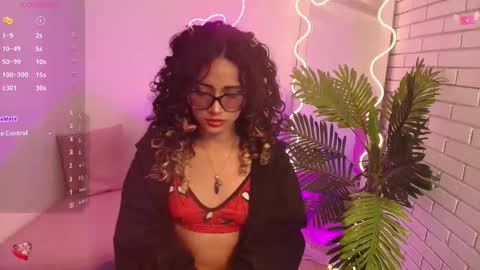 kristen_tay online show from February 4, 11:49 am