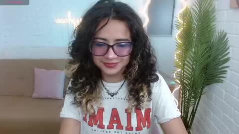 kristen_tay online show from January 10, 11:43 am