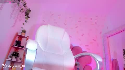 Kylie online show from December 3, 6:16 am