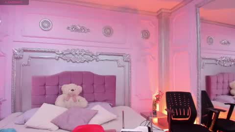 kylie gomez  online show from February 11, 11:55 am