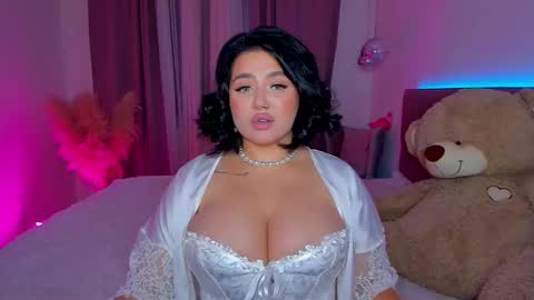 Kylie Lips online show from October 25, 7:10 pm