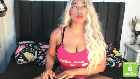 kylie white boobs online show from February 25, 7:27 pm